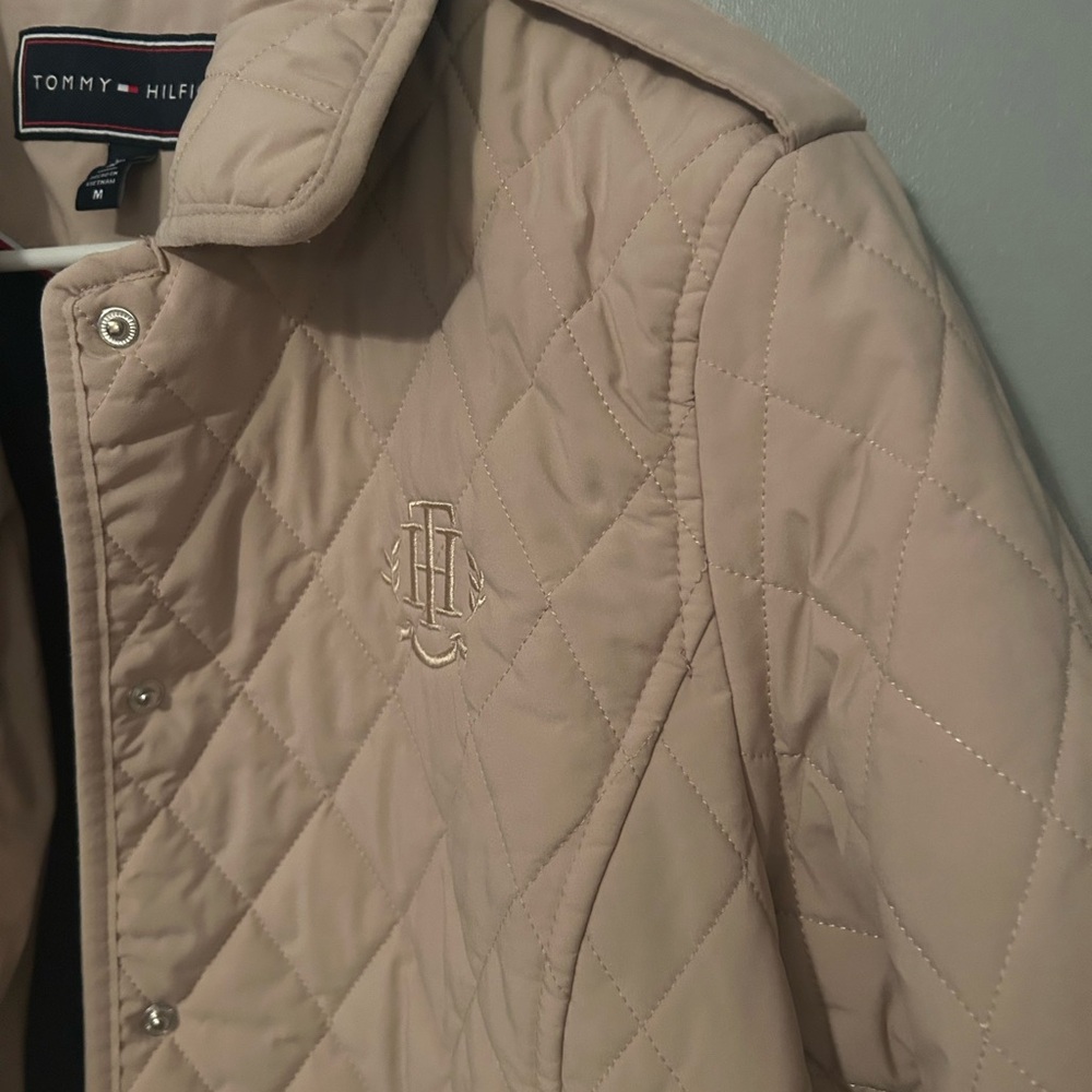 Tommy Hilfiger Tan Puffer Jacket with Quilted Design - Picture 3 of 15